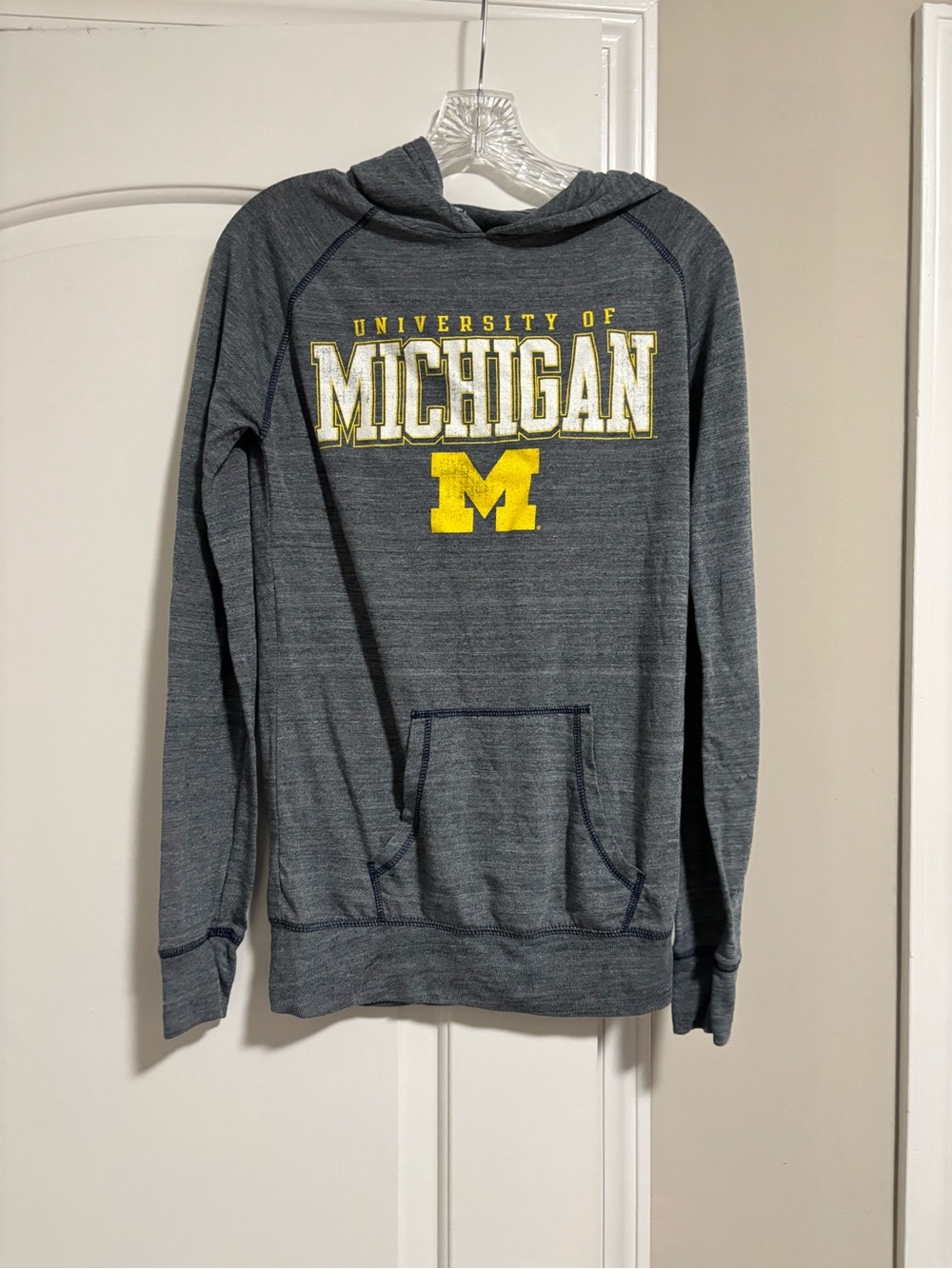 ALTA GRACIA, Men's Gray Crewneck Sweater with Yellow University Graphic, Size S